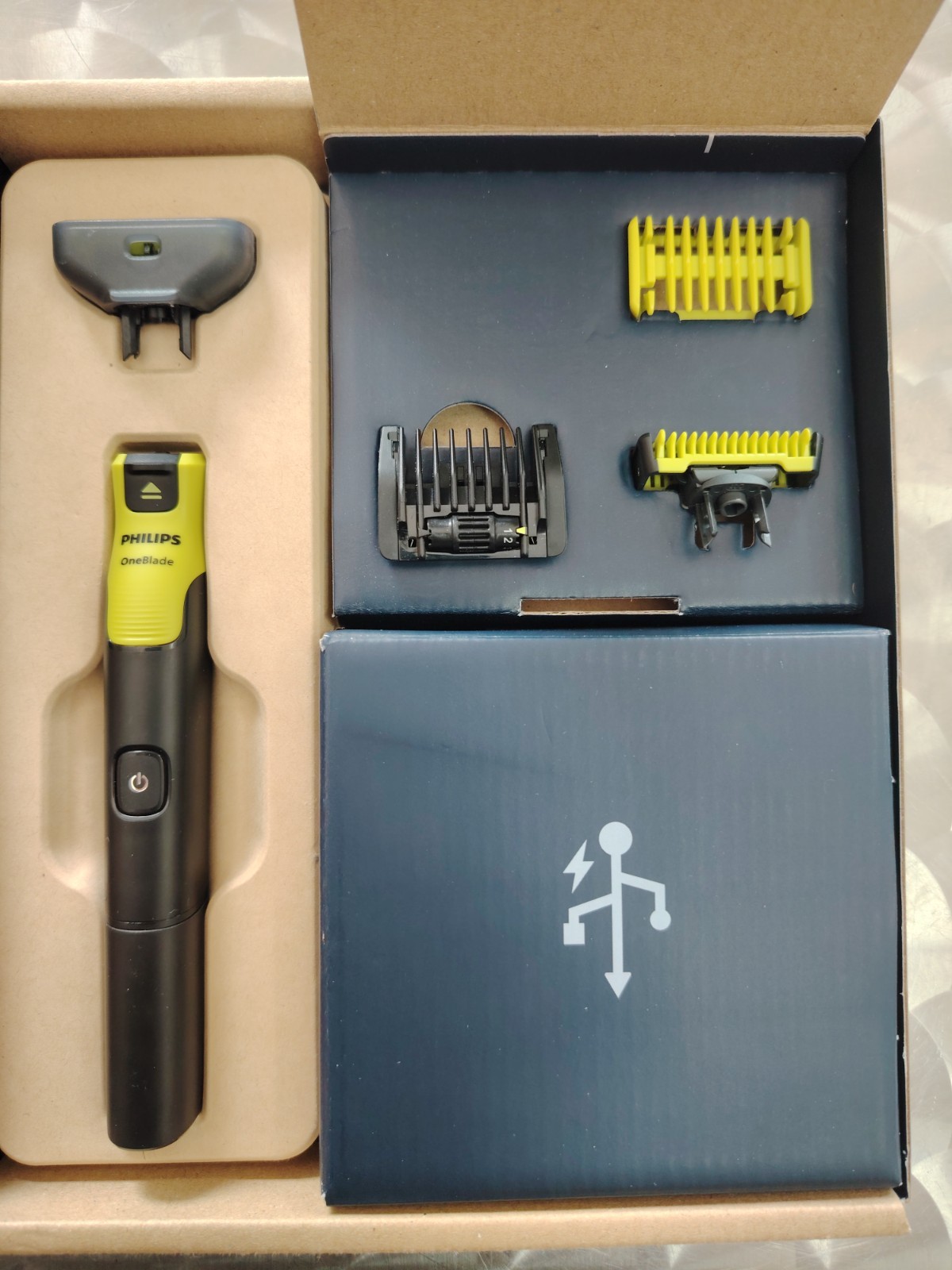 Coffret One Blade Philips QP4631 rasoir pour douche et voyage