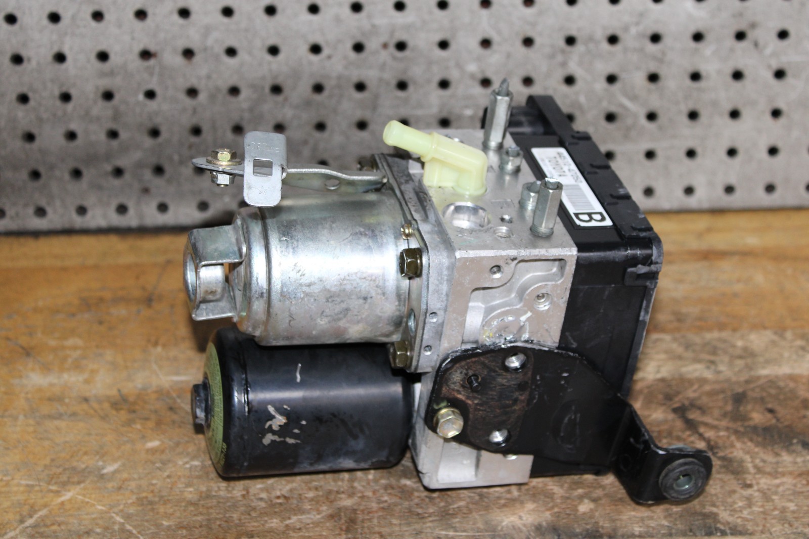 2006 TOYOTA PRIUS HYBRID ABS BRAKE PUMP SYSTEM HYDRAULIC ANTI LOCK OEM