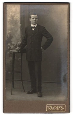 Photographie Fr. Jaeggi, Langnau i/E., jeune homme élégant en costume - Photo 1/2