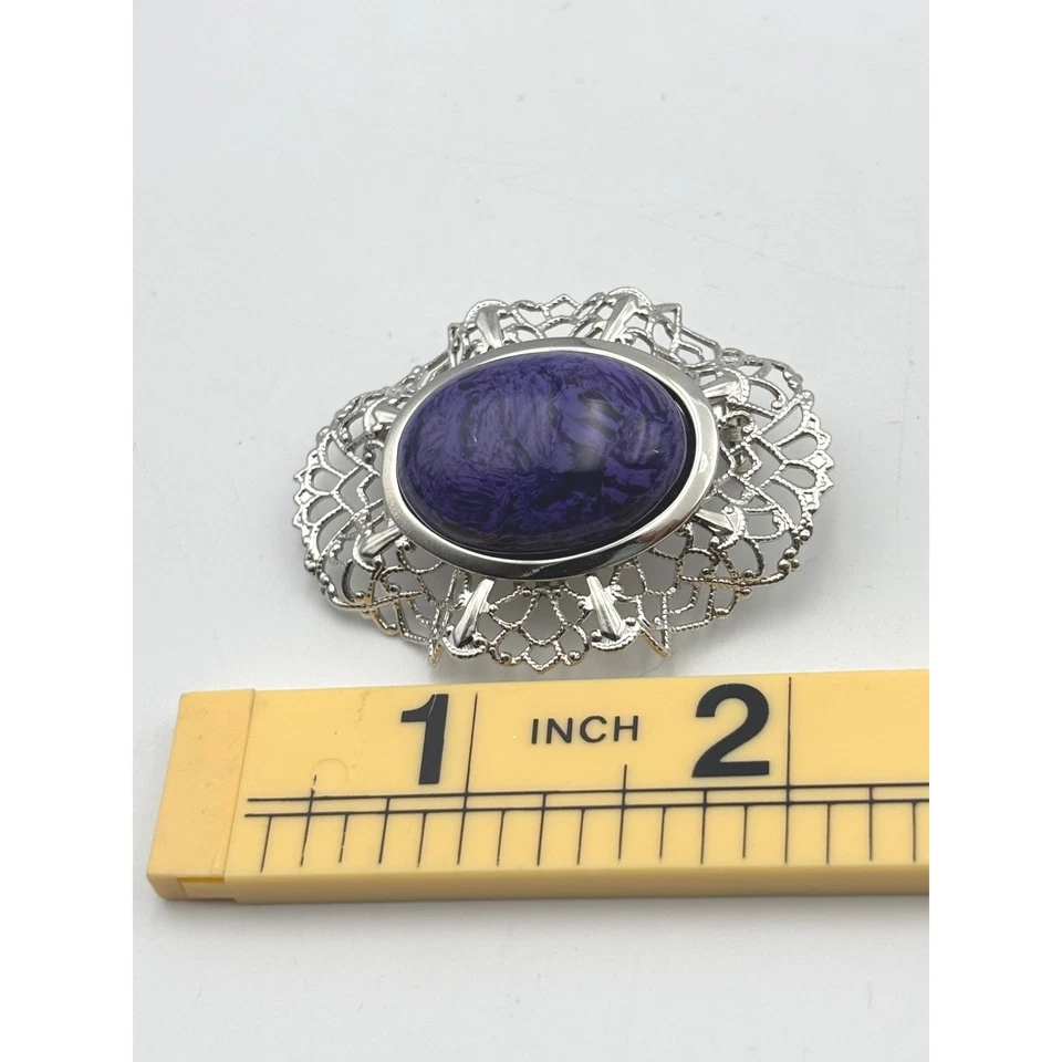 Broche prendedor de filigrana de piedra púrpura ovalado tono plata vintage joyería distintiva Foto 3 de 4