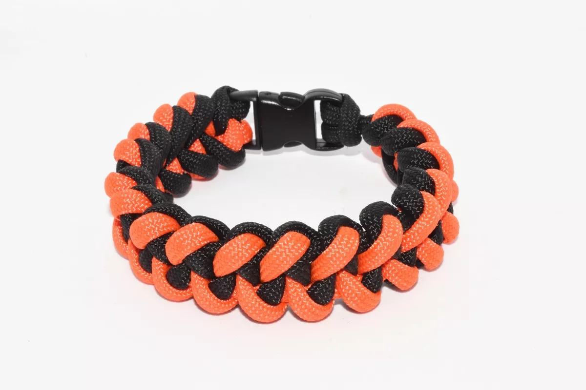 Shark jaw shop paracord bracelet