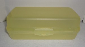 Tupperware Sandwich-Storage Misc Keeper Rectangle//Oblong Shape Purple 7.5x3.5x3