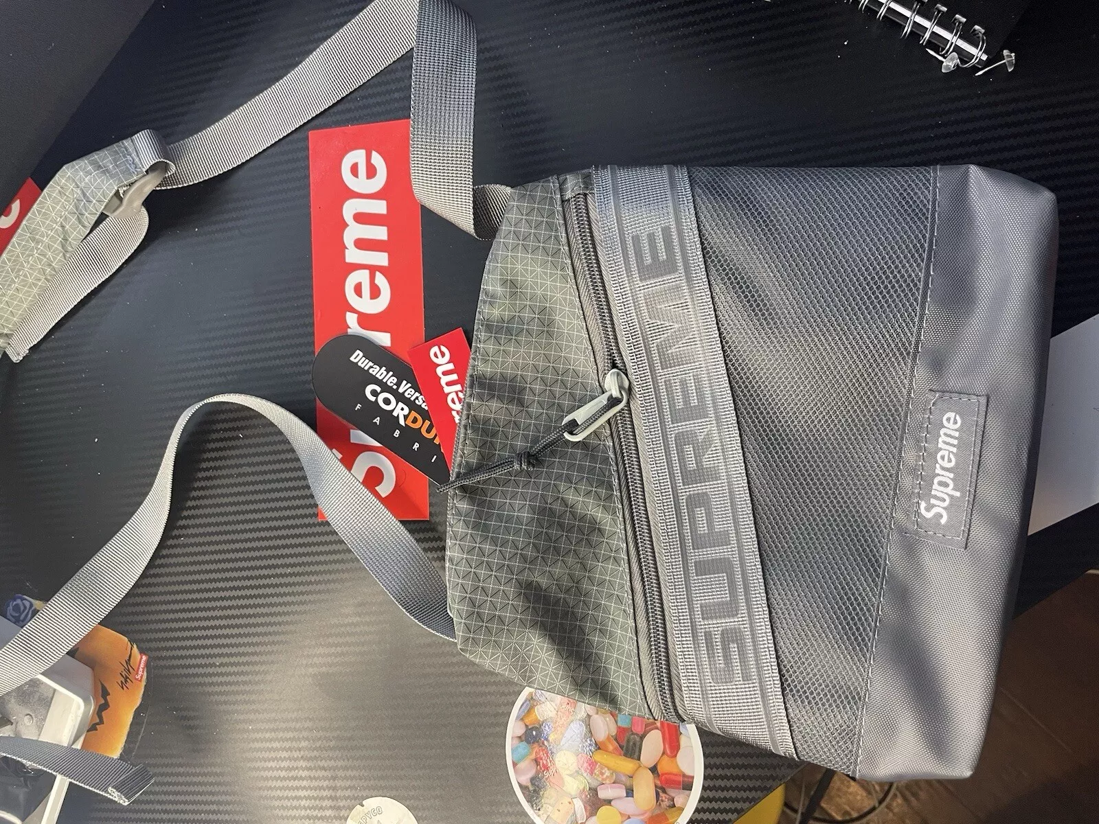 Sac à bandoulière logo suprême FW23