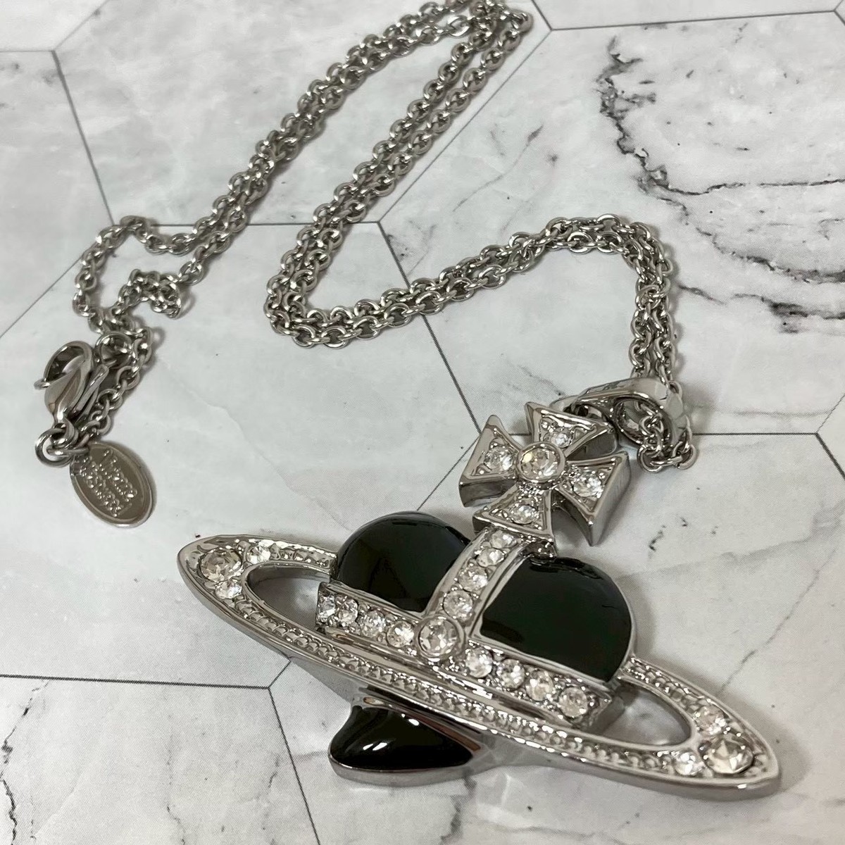 アクセサリー Vivienne Westwood Heart Orb Necklace Vivienne Westwood Necklace Diamante Heart Orb Large Silver Black w
