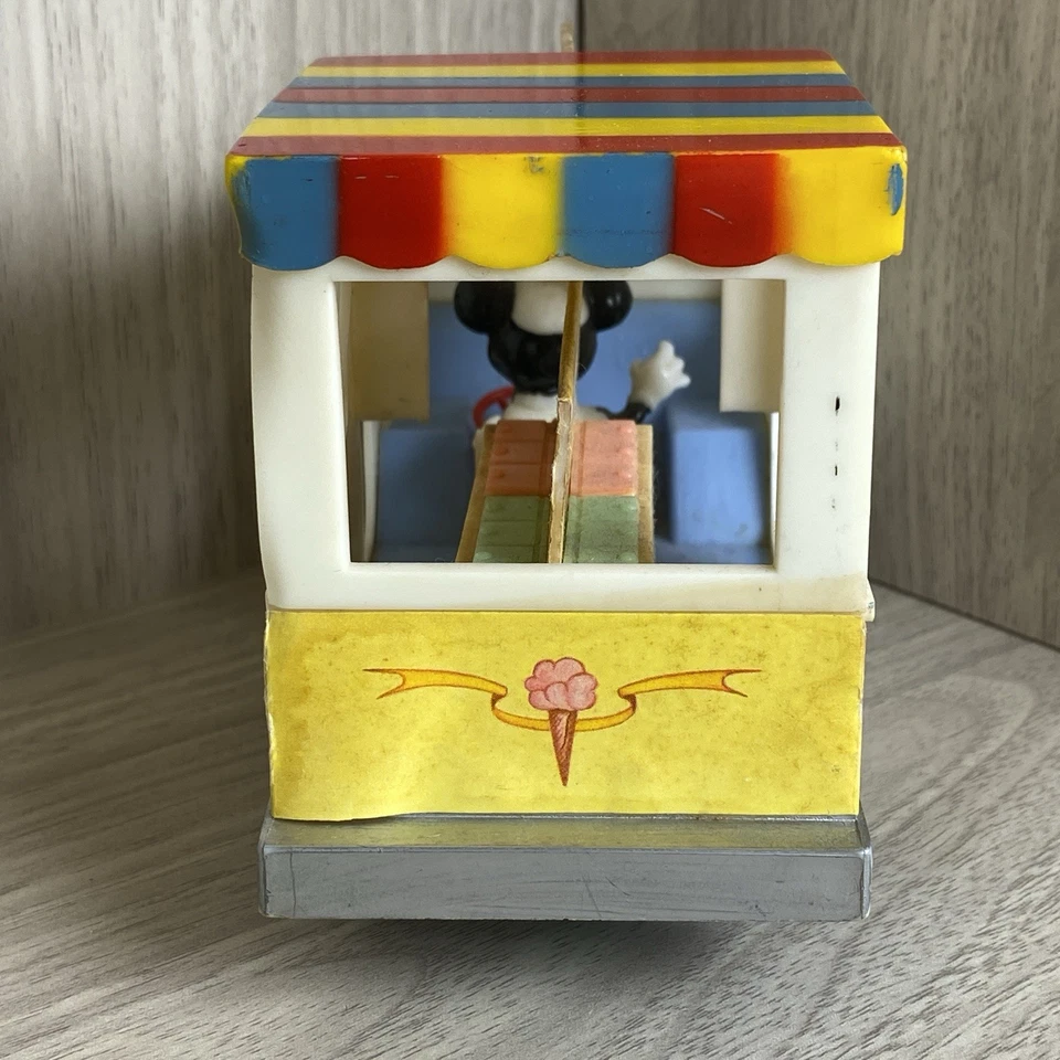 Camión de helados Mickey Mouse 1966 original vintage furgoneta Walt Disney fabricantes de juguetes Foto 4 de 4