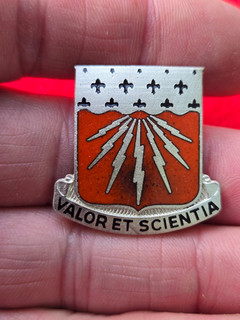 Vietnam War 179th Signal Battalion DUI DI Crest Pin