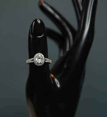 925 Streling Silver Oval Halo Mossainite Ring. 8x6mm. 1.3-1.6 CTW. Size 8. (50)
