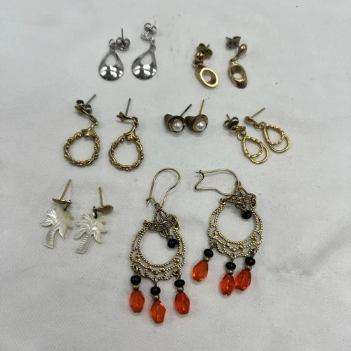Bundle Of 7 Pairs Of Vintage Earrings Costume Jewelry Palm Tree Drop Dangle  DF3