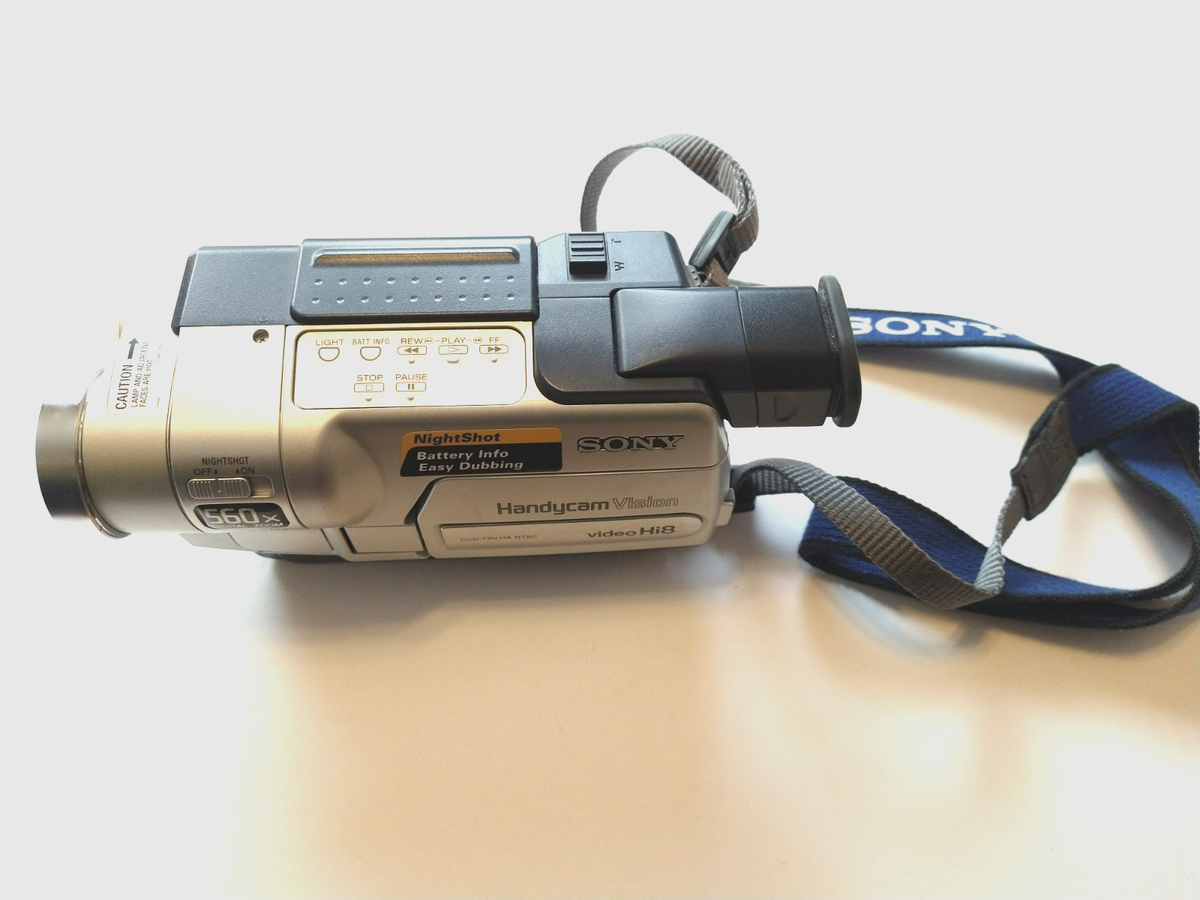Sony CCD-TRV118 Hi8 8mm Video Camera Transfer Bundle Night Vision