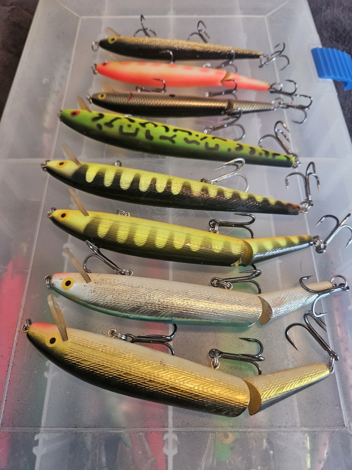 8 Assorted Rebel Discontinued Floating Stickbaits New Hardware - Image 4