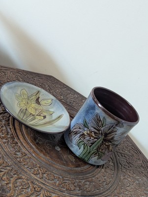 Große Chelsea Studio Keramik Blumen Becher Tasse mit Teller