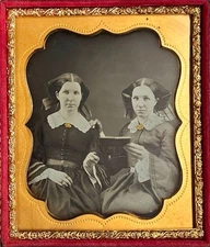 1850s MOTHER & DAUGHTER SHARING A DAGUERREOTYPE 1/6 Plate Photo-in-Photo Dag