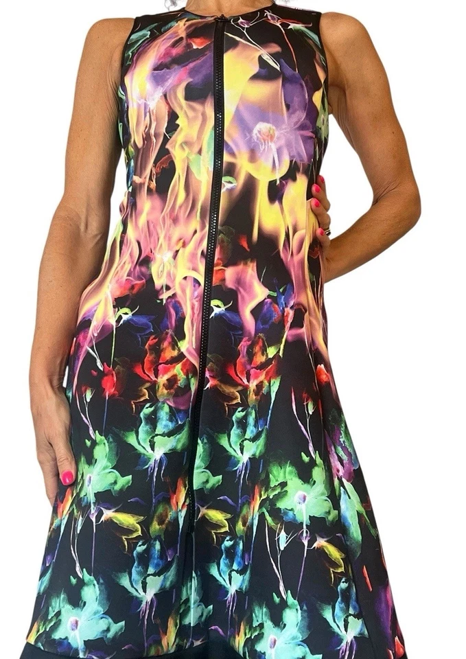 Vestido para mujer Clover Canyon negro sin mangas ajuste de buceo y acampanado multi floral XS Foto 4 de 4