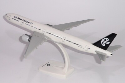 Air New Zealand Boeing 777-300ER 1/200 scale desk model NEW PPC | eBay