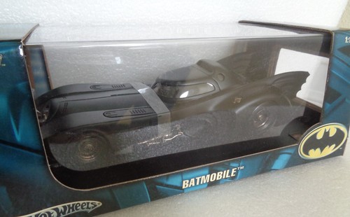 2004 NEW HOT WHEELS 1:18 SCALE BATMOBILE DIECAST (MICHAEL KEATON) 67218 - Picture 2 of 4