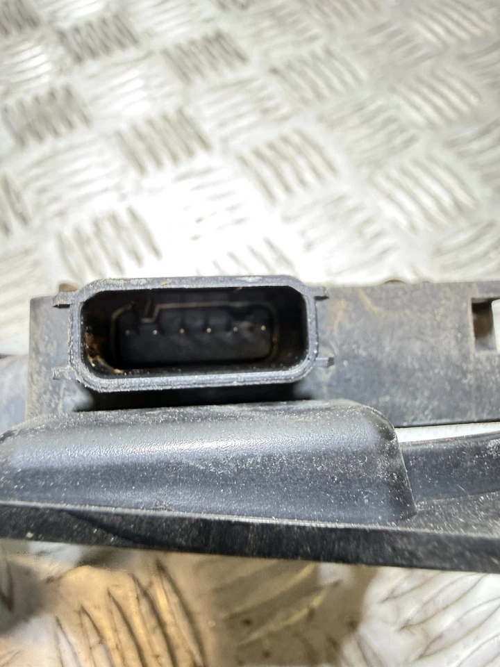 MERCEDES BENZ  A CLASS W176 FRONT DISTRONIC DISTANCE RADAR SENSOR A0009055103 - Image 4 of 4