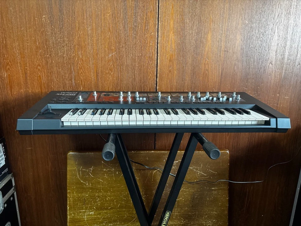 Roland SH-201 Analog Modeling Synthesizer w/ bag, power supply 100-240V - Image 4 of 4