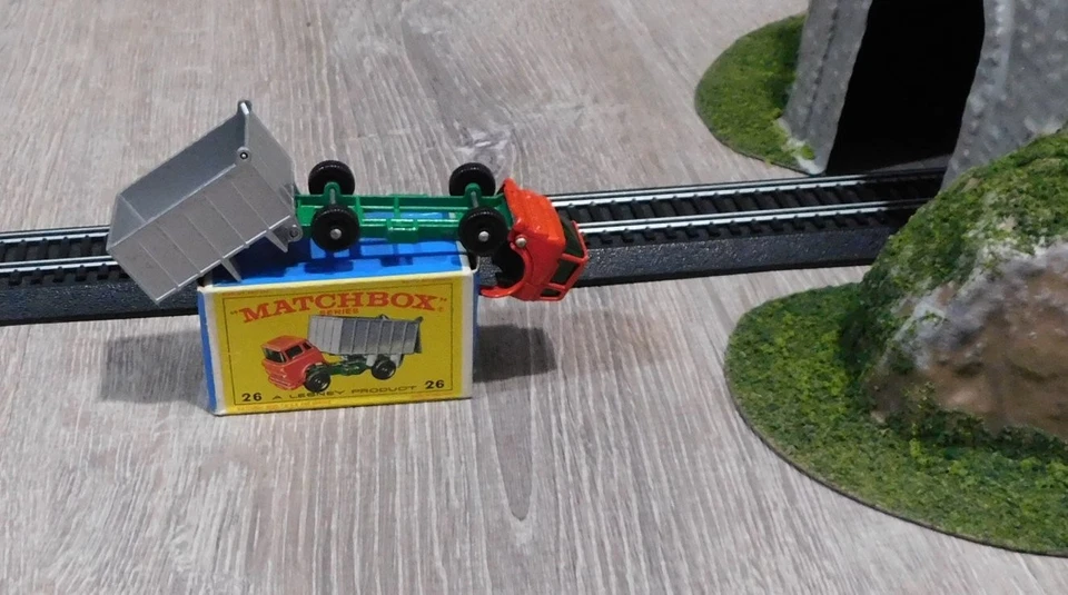 Lesney '68 GMC Tipper Truck Totally Mint. Original E4 Box Near Mint - Image 3 of 4