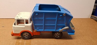 VINTAGE CAST IRON HUBLEY GARBAGE TRUCK