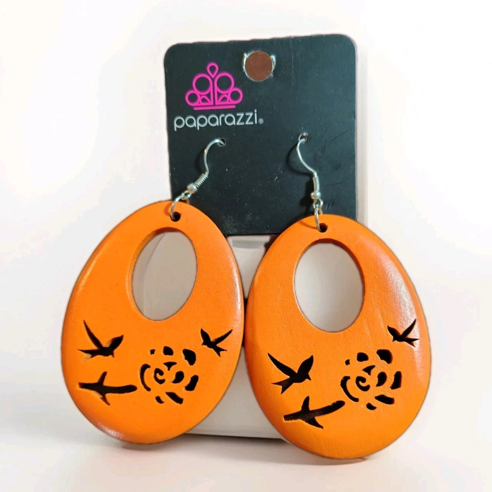 ¡Haga su pedido hoy para su entrega antes del 30 de octubre! Collar y pendientes naranja de Paparazzi Foto 3 de 3