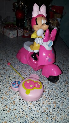 Disney IMC Toys 180673 Minnie Mouse auf RC Scooter Kultig
