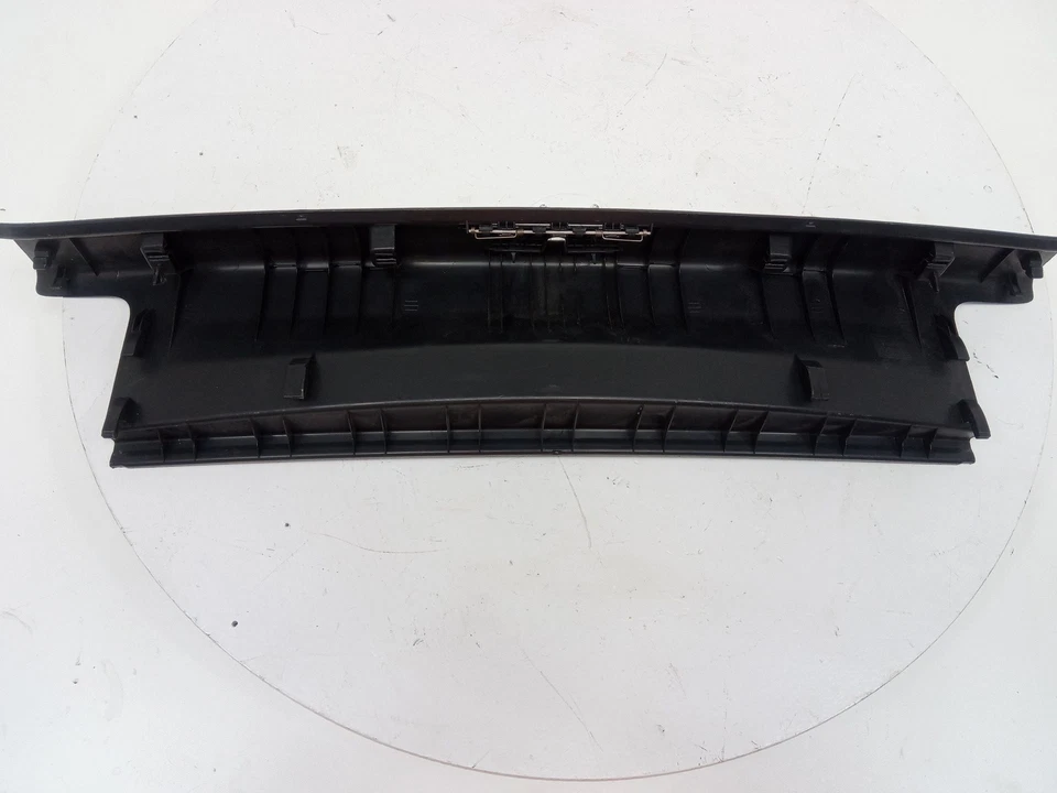 Volkswagen Golf GTI 2015-2021 maletero inferior trasero panel rasguño umbral panel cubierta OEM Foto 2 de 3