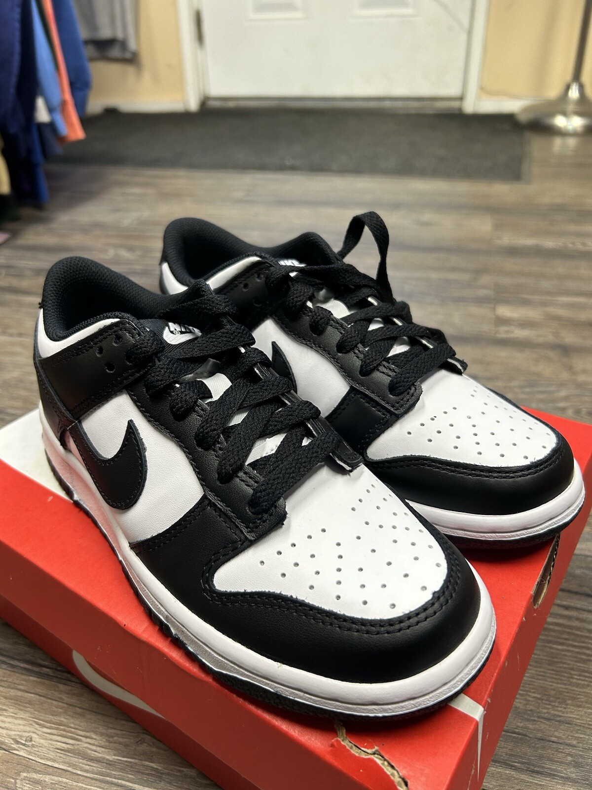 Размер 5 - Nike Dunk низкий черный белый молодежи