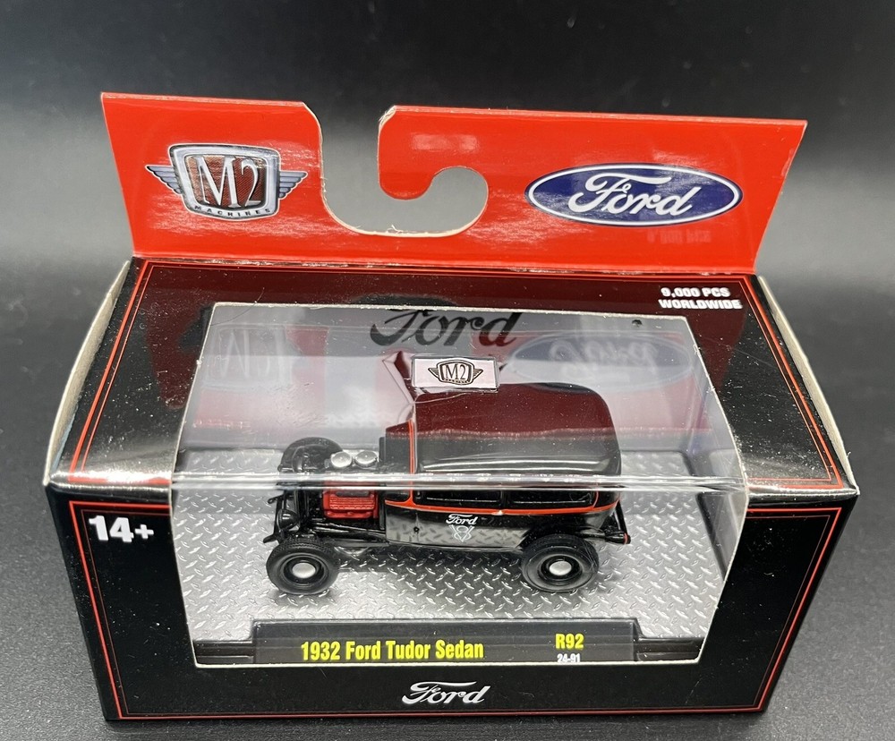 M2 Machines 1932 Ford Tudor Sedan 1/64 1:64