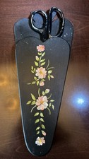 Vtg Wood Folk Art Painted Floral Wall Pocket Scissors Holder 9x3.5 In W/scissors