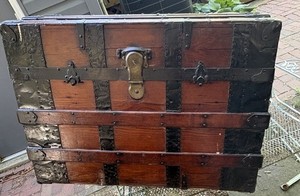 antique WOOD STEAMER TRUNK chest coffee table storage box antique, brown