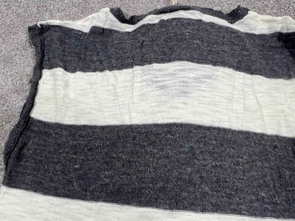 Camisa Free People feminina pequena cinza branca listrada gola V túnica leve - Imagem 4 de 4