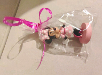 Disney Minnie Mouse Figur pink mit rosa Sockel, Schleife, Folienverpackung