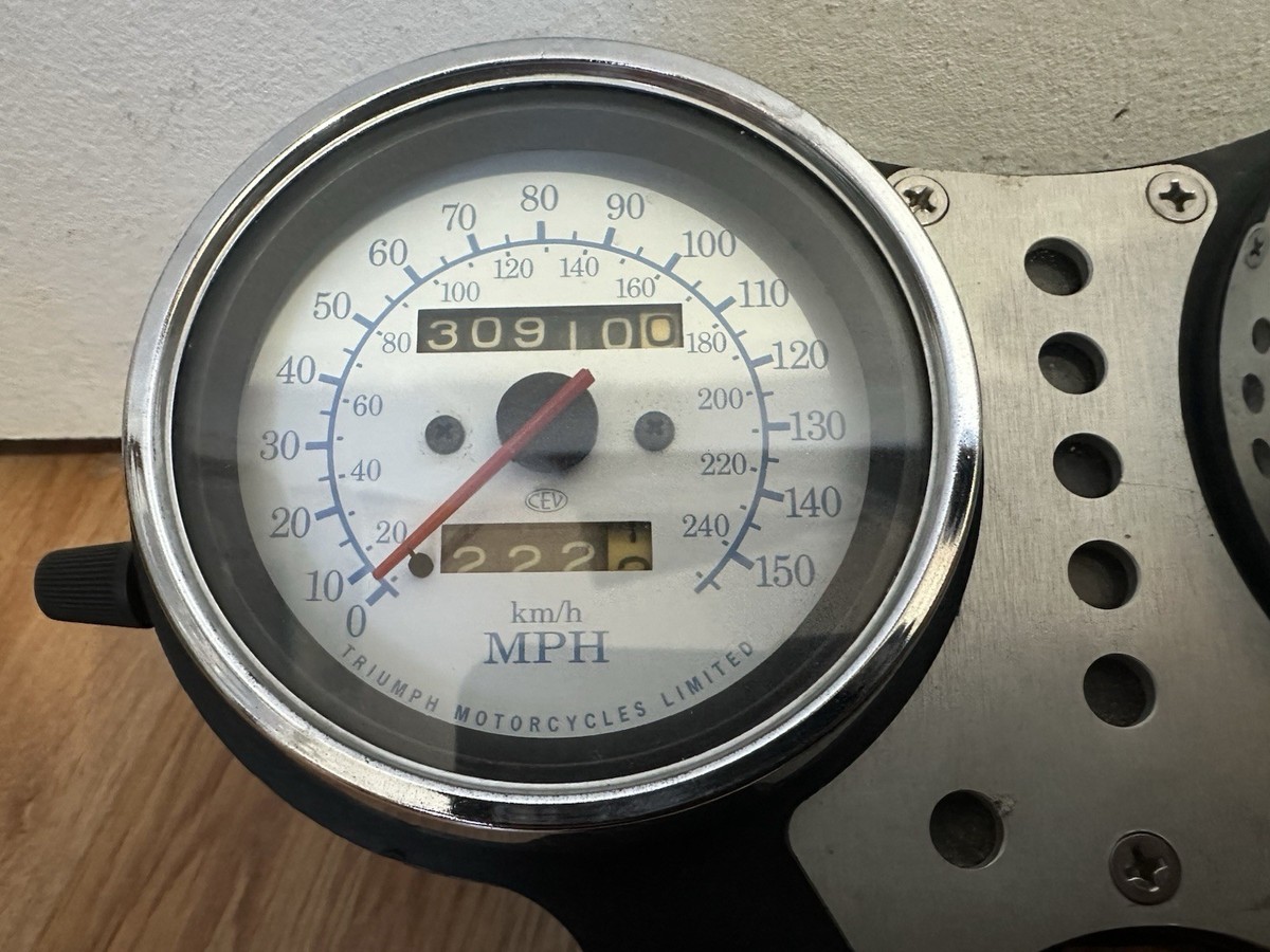 TRIUMPH SPEED TRIPLE 750 900 T309 GAUGES SPEEDO TACHO REV METER