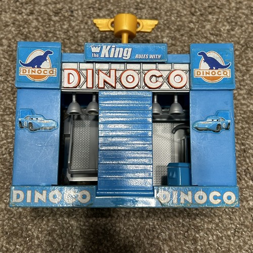 DINOCO GARAGE Disney Pixar Cars MINI ADVENTURES The King with Regular Size Car - Picture 10 of 19