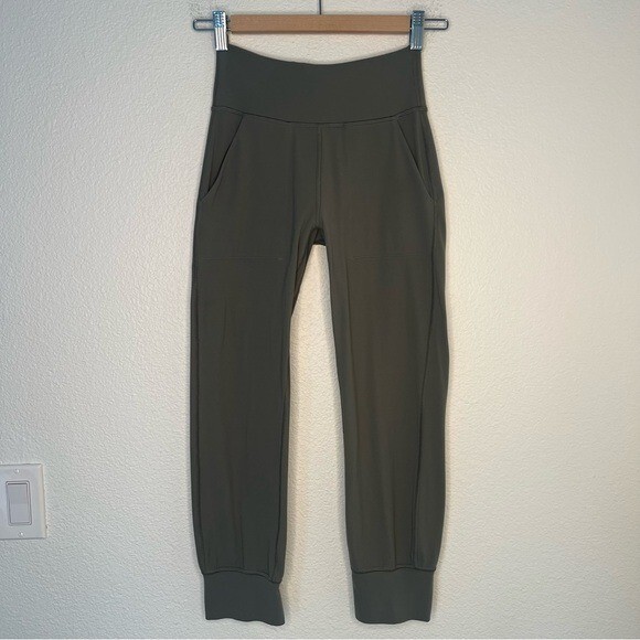 Lululemon Align Jogger Crop green