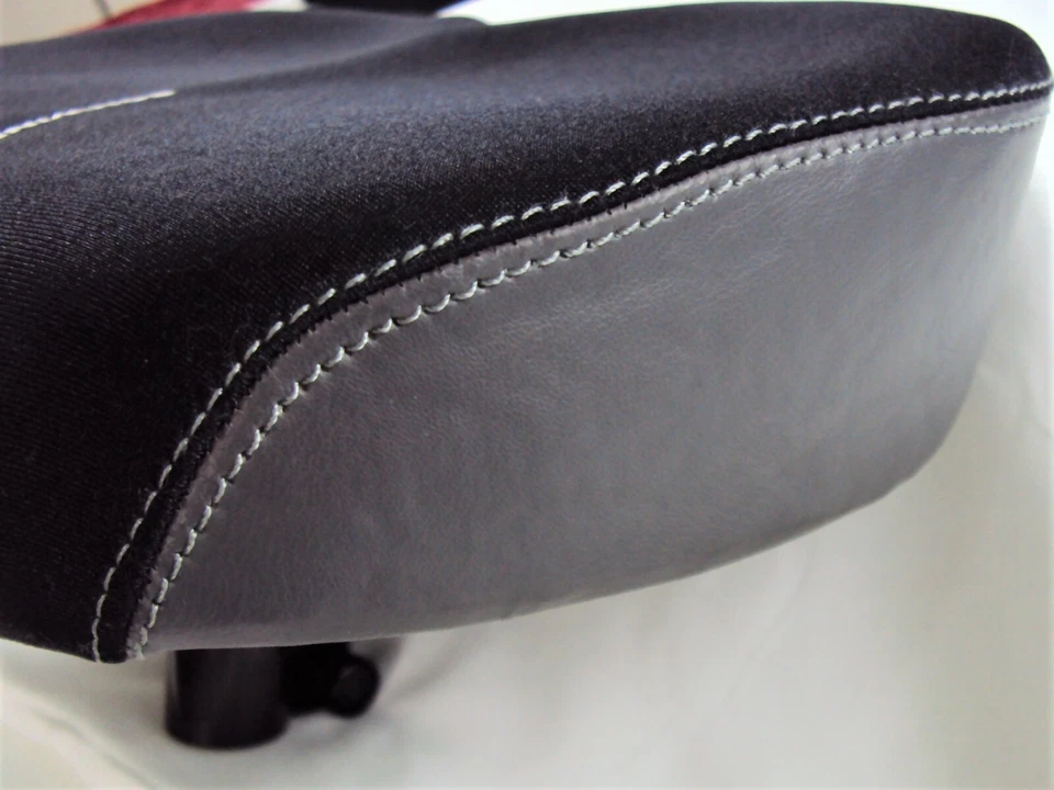 SCHWINN EXTRA WIDE ERGONOMIC CUSHIONED COMFORT GEL SEAT TU-TONE DOUBLE STICHED - Image 2 of 4