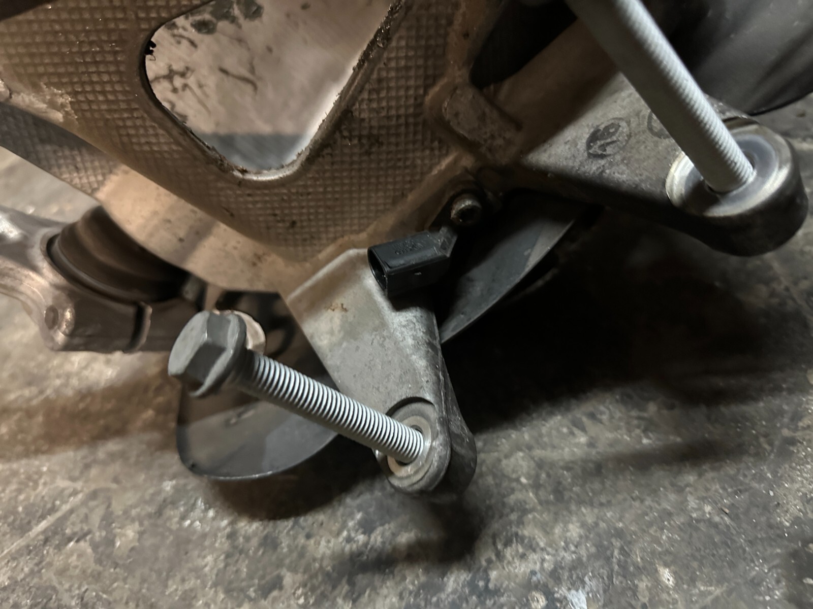 2018 AUDI R8 SPYDER REAR LEFT DRIVER SUSPENSION KNUCKLE CONTROL ARM OEM