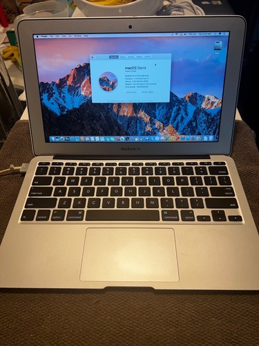 MacBook Air A1465 EMC 2558 1.7 GHz Core i5 4 GB Ram 60 GB SSD MD223LL/A 2012