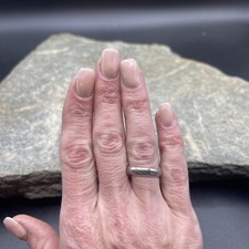 Beautiful Signed 925 Sterling Silver Band Ring 389