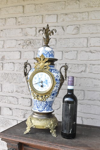 Antique blue white delft pottery clock Lion dragon handle - Picture 6 of 11