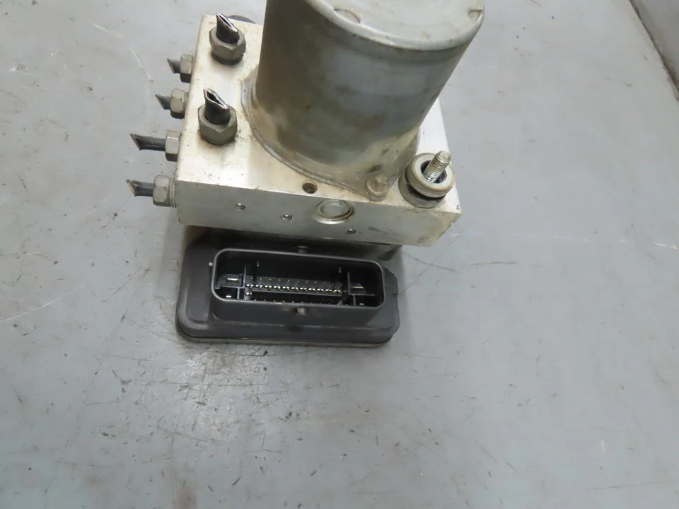 Ford Transit 350 ABS Pump Unit 2.0TDCI 2021 - KK212B373AN - Image 2 of 4