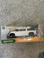 Camioneta todoterreno Mijo Exclusives 2023 Toyota Tundra TRD escala 1/24, blanca