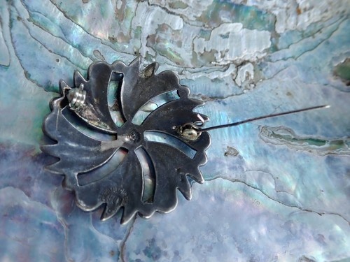 VTG/ANTQ *REAL* ABALONE STERLING SILVER PIN 1.5" DIAMETER STUNNING, RARE DESIGN - Picture 4 of 5