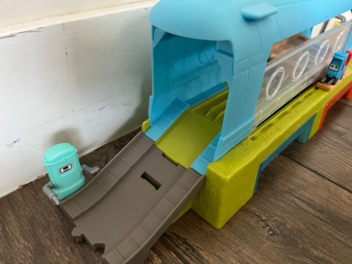 Disney Pixar Cars Color Change Changing Whale Car Wash Trackset With Drawers - Picture 3 of 4