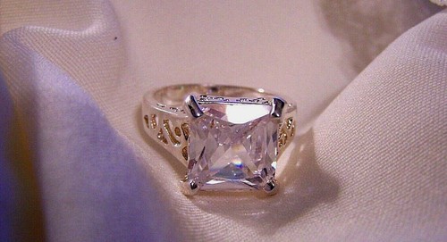 SS 925 CZ Size 9 1/2 Emerald Cut CZ With Bling Galore!! New Condition! - Picture 3 of 6