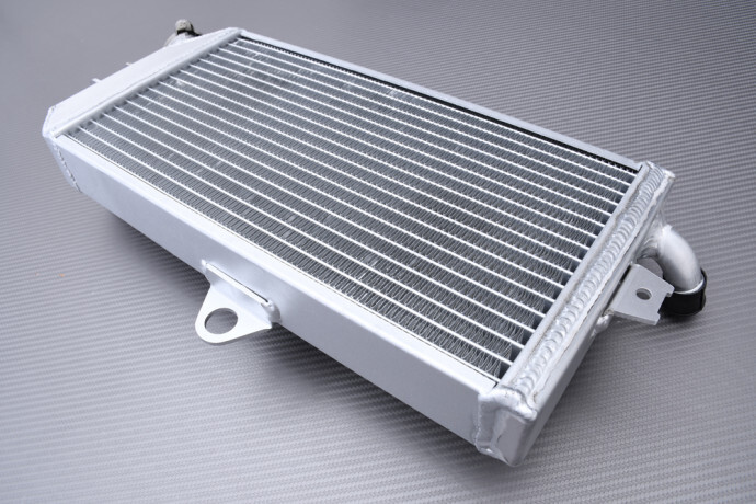 Radiateur d'eau Suzuki LT250R pour optimiser le refroidissement en course
