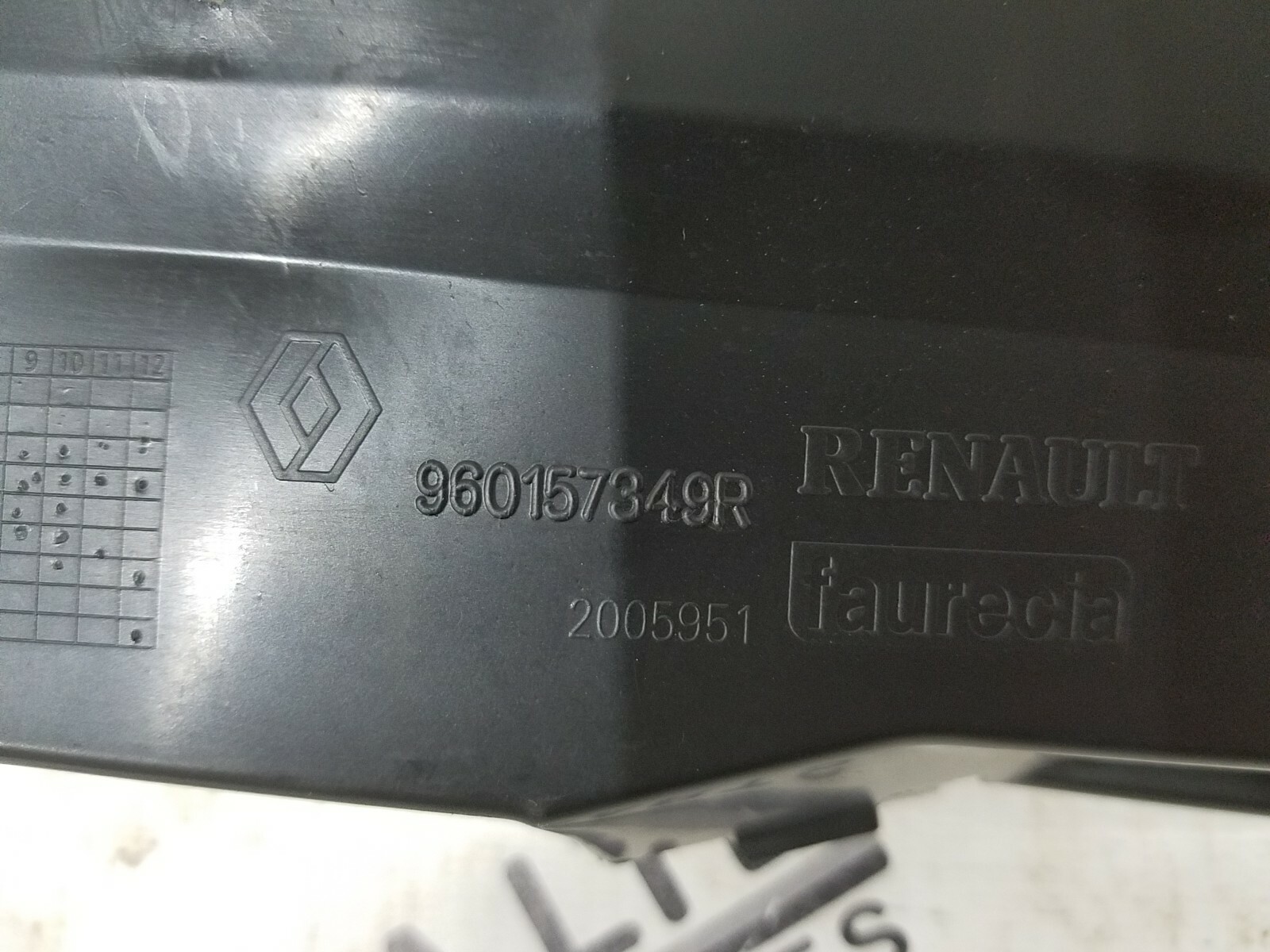 Renault CLIO Mk3 2010 Front Bumper Bracking Support 960157349R for 