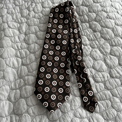 white kipper tie