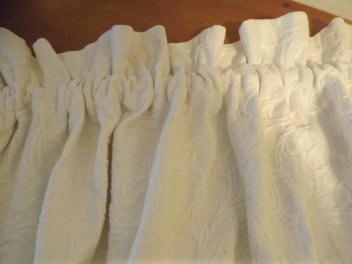 JC Penny WHITE quilted matelasse VALANCE 78Wx 18.5" 2 available - Picture 6 of 10