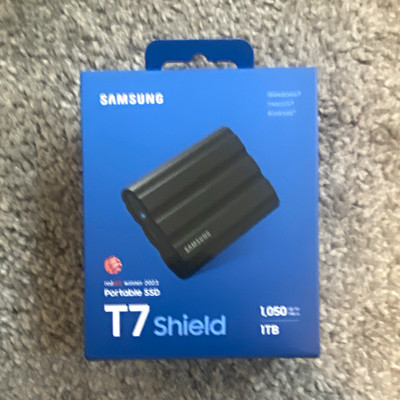 Samsung T7 Shield Portable 1TB tragbare externe SSD schwarz 1050MB/s